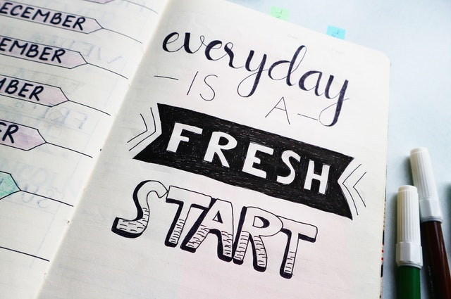 notebook that says "everyday is a fresh start"