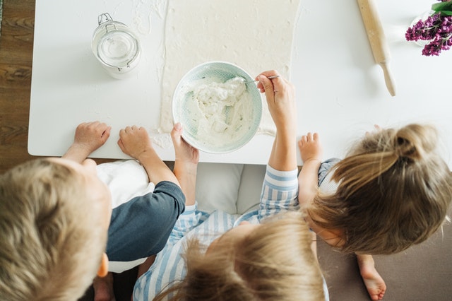 mom cooking with kids - how to be a good mom