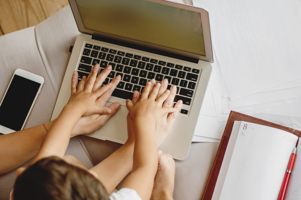 how to be a more patient mom - mom and child working together on computer