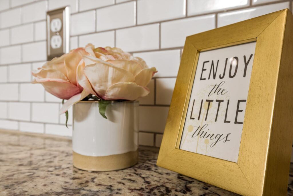 A Message in Gold Frame - how to enjoy the little things